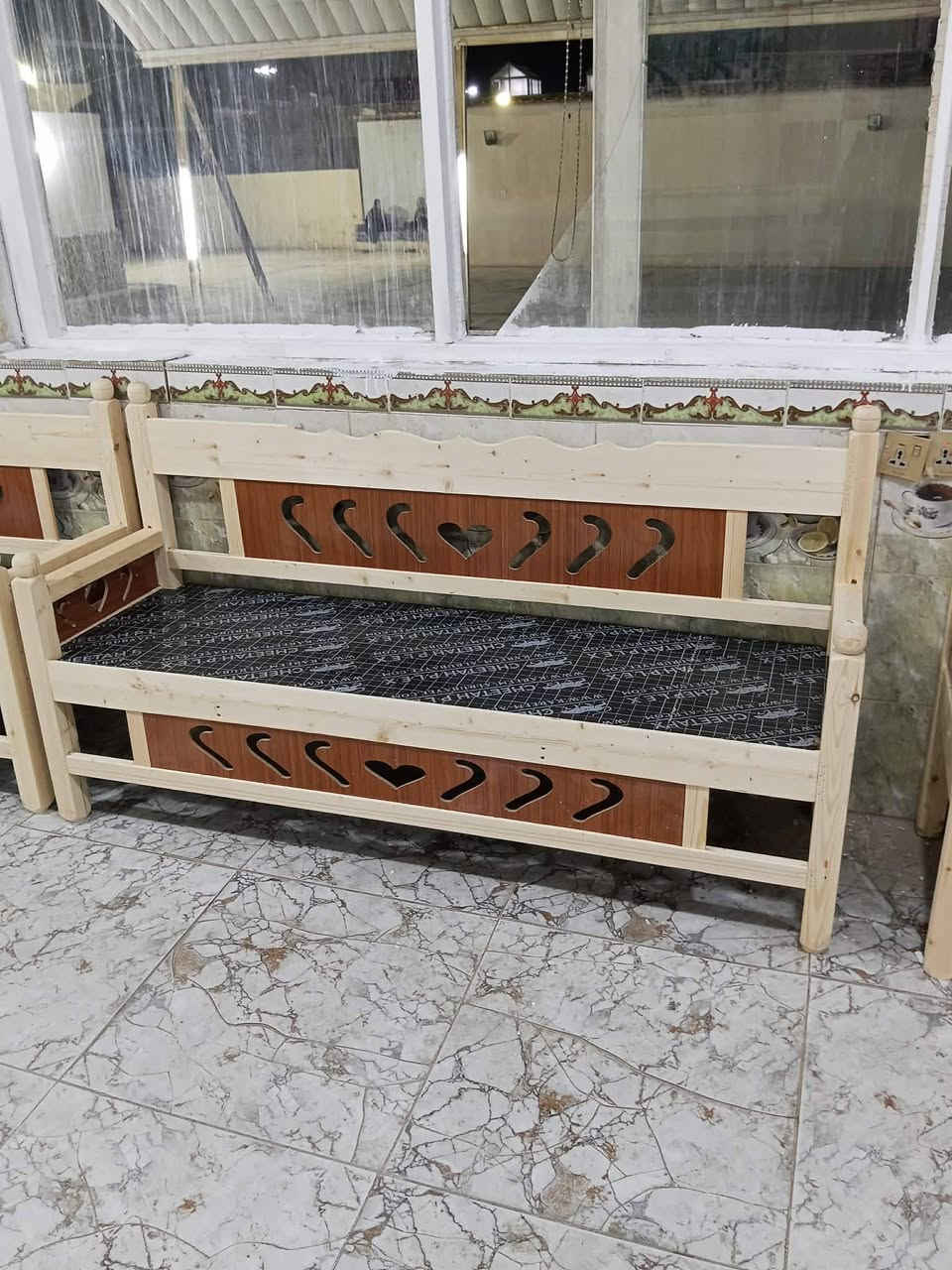 متوفر كرويتات شغل عراقي خشب روسي بلوك بلاويد قياس 175سم
عرض 55 سم 
السعر 60 الف فقط 
للحجز الاتصال على رقم 
***********
