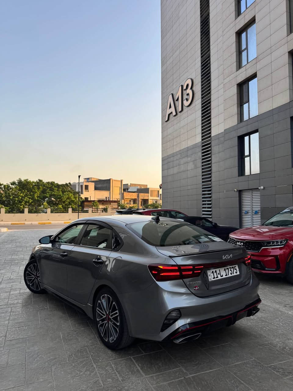 السلام عليكم 
للبيع كيا فورتي GT 2022 

المواصفات : 
كشنات جلد محفور عليهة علامة ال GT 
اوتو هولد  
مثبت سرعة 
قيادة ذاتية 
رادارات امامية خلفية 
توقف ذاتي ذكي 
سترين حرف D  رياضي 
انارة دشبول بلادي
شاشة تدعم كار بلي
3 انظمة قيادة ( normal, sport, smart )
تبريد قطعتين 
انارة ترحيب 
بصمة تشغيل وابواب 
ويل رياضي 2 size 
اكزوز رياضي بلادي 
كير DCT المرغوب مو CVT وعطلاته هذا نظام كلچات يعني طيارة السيارة 
صندوق ذكي ينفتح من تتقرب منه 
مكينه 1.6 تيربو 
السيارة رقم بغداد الجديد باسمي 
حادث السيارة فقط خشم الجاملغ راجع بارد
هذا رقمي *********** سجاد الخفاجي بغداد, العراق
