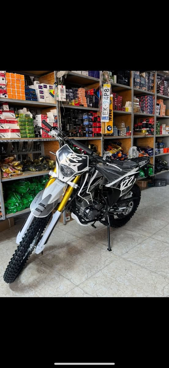 راجة crx محرك 300cc دراجة شلعة تشك لكاع  جديدة صارله يومين من شديته جديدة بصندوك اوراق كاملة مامرقم لمكان بغداد العبيدي شارع جامع دراجة خير من الله رقم تواصل *********** سعر  مليون وثمنمية وخمسين دراجة ضخمة تخبل سبب لبيع طالب مدرسة
