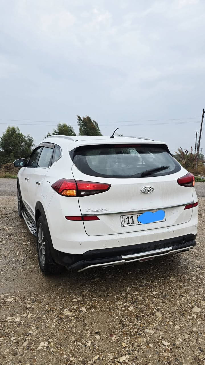 سلام عليكم
توسان 2019 خليجي 
كفاله حته من البارد بس بيها مكان واحد كرت بيها سونار بل مشنور
محرك و كير عل شركه 
فول موصفات ما عدا الفتحه 
بصمه و كشن كهربا و شاشه جبيره
رقم بغداد الولي 11
ماشي 97 حقيقي السعر 187 
مكاني  بغداد اليوسفيه 
هاتف ***********
