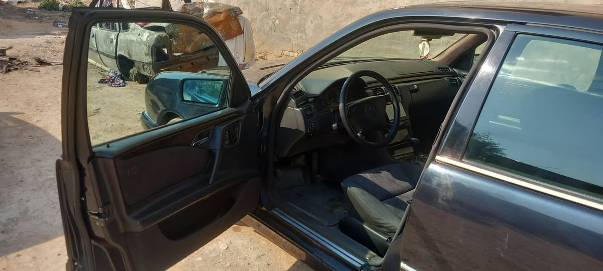 سلام عليكم مرخصه الادمن المحترم مرسيدس ام عيون ١٩٩٧ رقم سليمانيه وكاله بسمي تريد وكاله تريد تحويل اني حاضر مكينه خراطيم مكفوله كفاله عامه من كلشي صبغ عام جماليه مكاني بابل السياره شرط احله الصوره السعر ٩٥ ،،،***********
