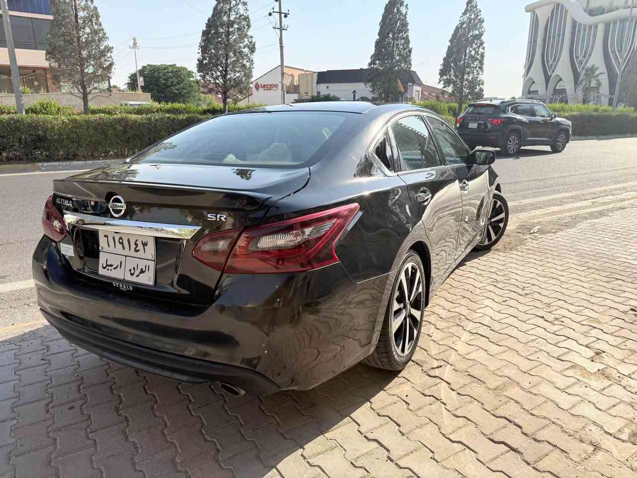 Nissan Altima 2018 SR
سەیارەکە ٢ پارچەی هەیە بێ ئەیرباگ مەکینەی بە شەرت ١٦٠ هزار کیلومەتر چووە رەنگی رەش تەرزەی هەیە زور نایابە سەیارەکە سەنەوی بەسەر چووە نزیکەی ١٨-١٩ وەرەقە خرامەی لە سەرە پاشی معاملەی دەگێریوە داوای ١١٠ لێ دەکەم معاملەکی برایانەی تێدایە ئەگەر موشتەری پەیوەندی بکەن بەو ژمارەیە ئەگەر موشتەری.
*********** أربيل, العراق
