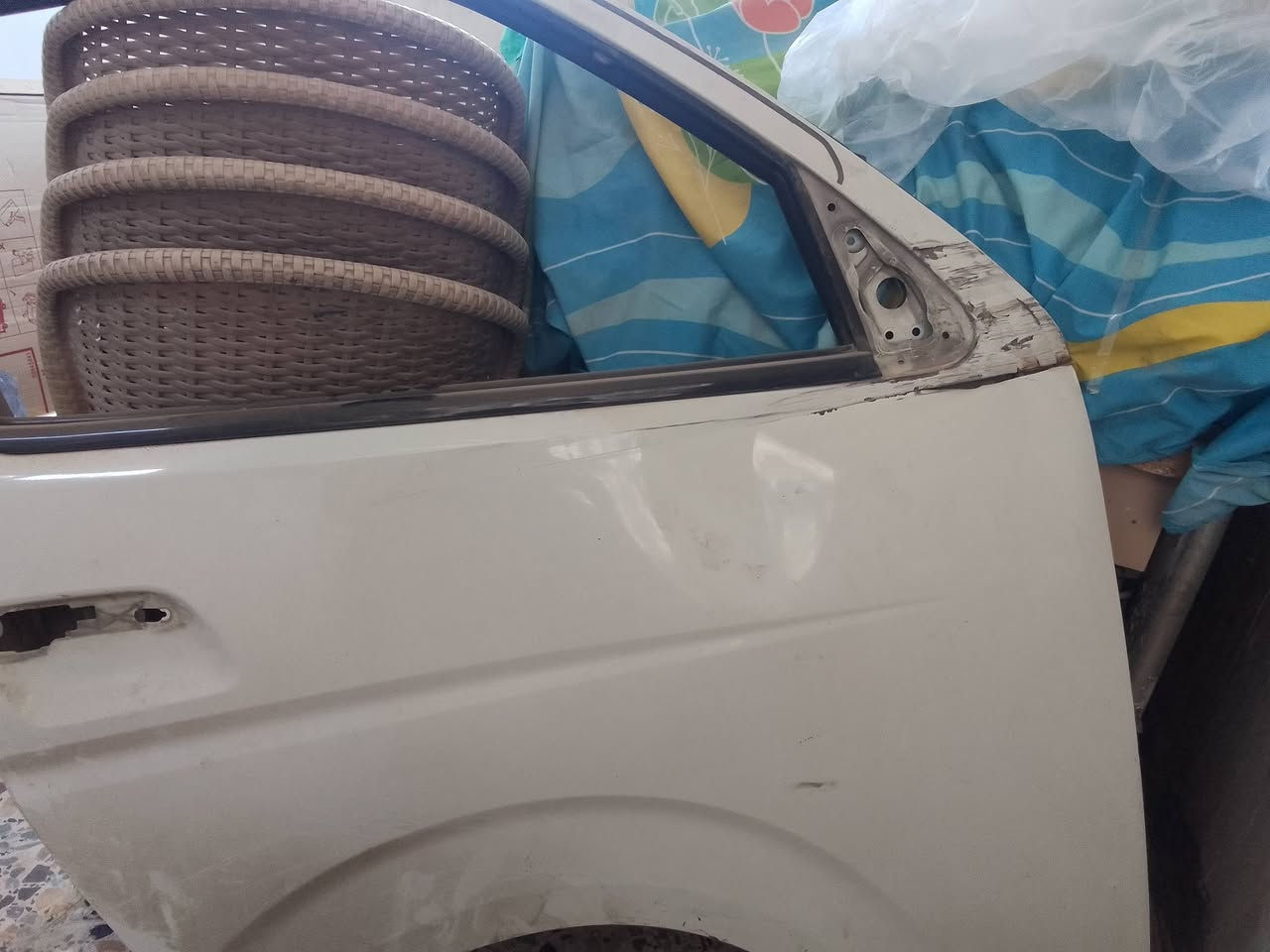 باب هايسه جهة العبري يرادله شويه تعديل+بك لايت أصلي +امريه جانبيه مكسور العضد قيم واخذ***********
