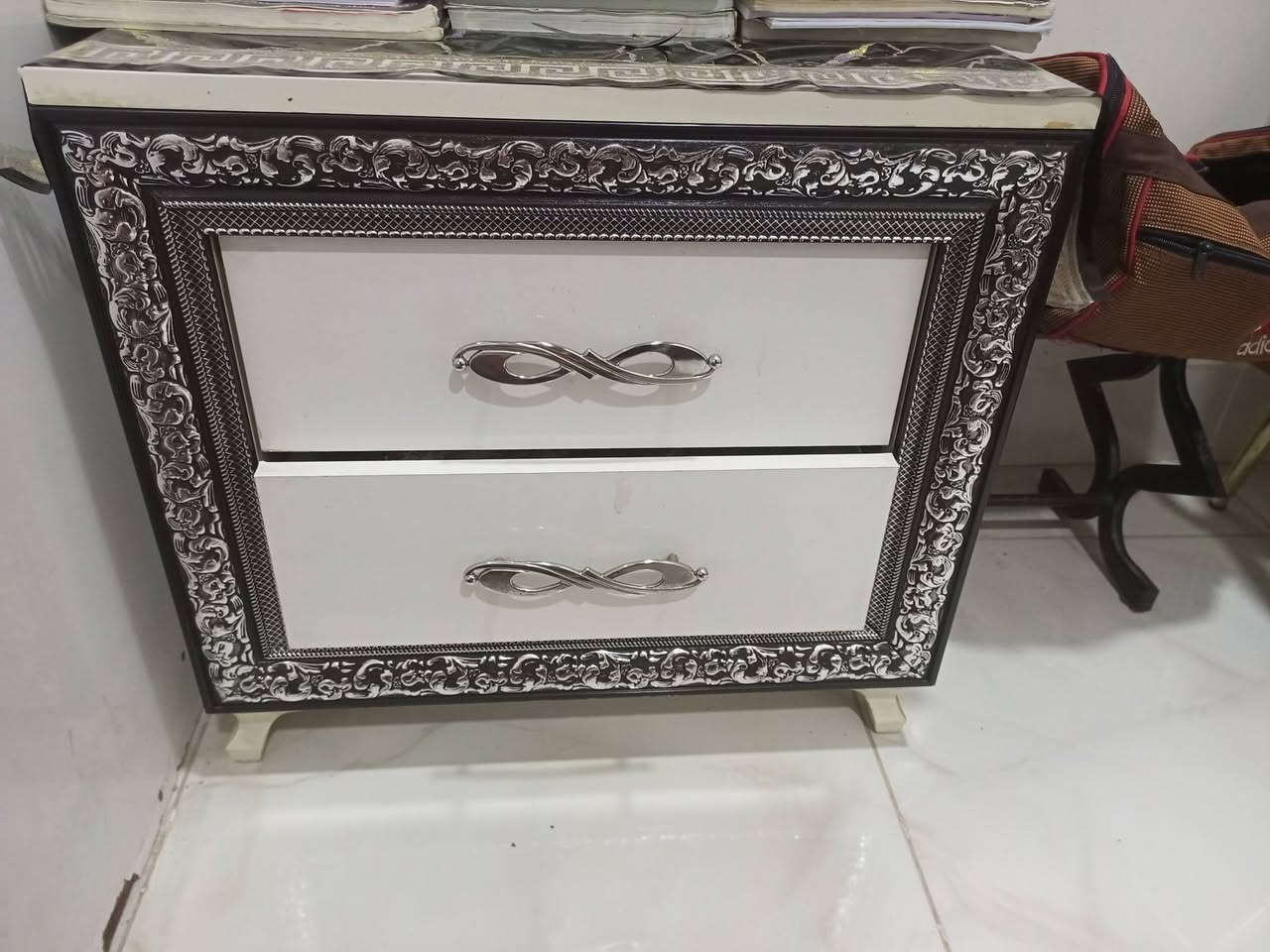 السلام عليكم غرفة كاملة مع جرباية  السعر 250
العنوان كركوك حي العسكري 
***********
