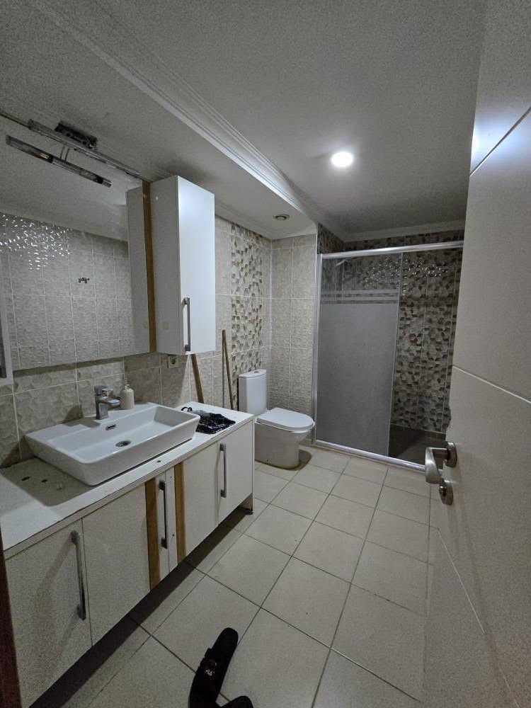 شقة للبيع في رويا تاورز ثلاث غرفة و صالة مفروش طابق ٥ مساحة ٢٢٠ م واجيهة خارجية 
*********** أربيل, العراق
