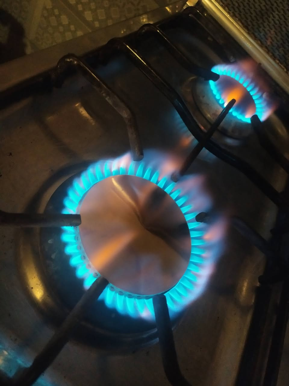 طباخ يونير مصري نضيف جدا شغال كله عل فحص سعر 140 وبي مجال للتواصل *********** ااتصل اواتساب
