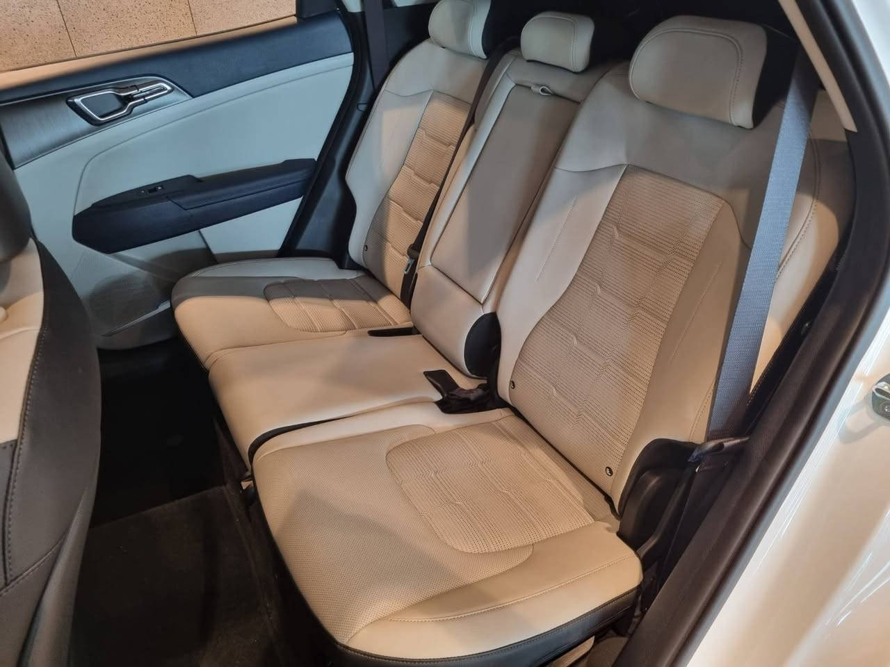 #KiaSportage 🔥

Model 2025🔥

4.000km🔥

1600cc🔥

المواصفات / Options:

•كاميرا 360
360Camera 

• شاشة تاتش كبيرة مع نظام ملاحة / Big Touchscreen with Navigation

• كاميرا خلفية + حساسات ركن أمامية وخلفية / Rear Camera + Front & Rear Parking Sensors

•شاشه العرض الأمامية
Hud display 

• بلوتوث + USB + Apple CarPlay & Android Auto

• كروز كنترول / Cruise Control

• تكييف أوتوماتيك ثنائي التحكم / Dual Zone Auto A/C

• جنوط سبور أصلية / Original Sport Alloy Wheels

• إضاءة LED أمامية وخلفية / Full LED Lights

• مقاعد قماش فاخرة / Premium Fabric Seats

• دخول وتشغيل بدون مفتاح / Keyless Entry & Start

• عجلة قيادة متعددة الوظائف / Multi-Function Steering Wheel

 
• مرايات كهرباء قابلة للطي / Electric Folding Mirrors

العربيه تعاقد وجاهزه علي الشحن 🚢

 ☎️للتواصل فون 
01061040555

لتفاصيل علي الواتساب
 https://wa.me/201061040555

#KiaSportage2025 
#car2025
#عربيات
#كورياالجنوبية
#cars 
#sportage


**إذا كنت صاحب هذا الإعلان وتريد حذفه لأي سبب، رجاءا أرسل رسالة إلى الدعم الفني**