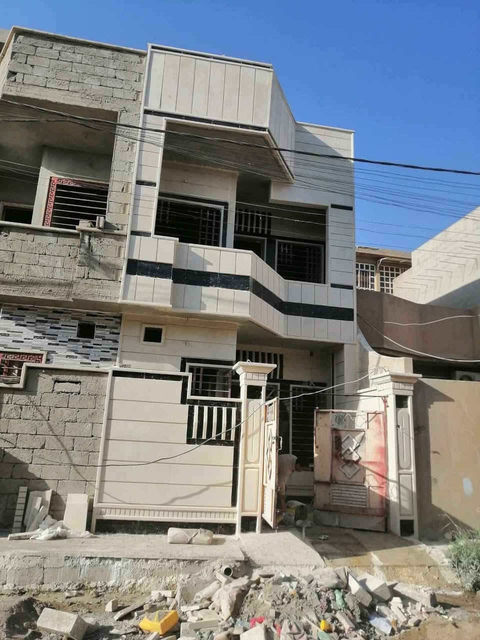 سلام عليكم 
عملي درز وجلي وبناء وتغليف واجهات الحلان والمرمر جلي كوبنات الحلان والمرمر بناء كوبنات
 تلميع المرمر وتنضيفو من الاوساخ جلي وتلميع اللمستون
***********
