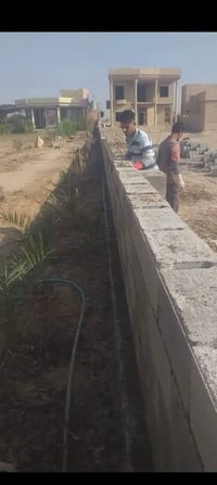 يوجد كادر عمل بناء وتنزيل خرايط وتكعيب اسس وتصفير بيوت وحدل وتنضيف وصب...