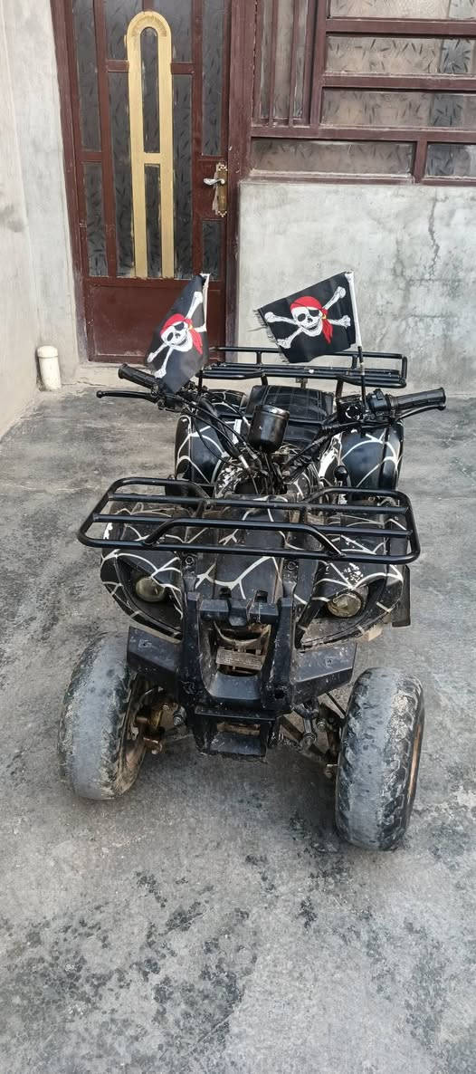 للبيع دراجه رباعيه شغاله بدون اي عيب كهربائيات شغال سعر 125 بي مجال رقم ***********
