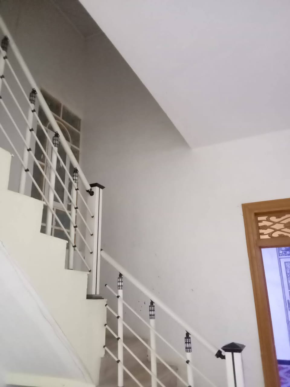 دار الرهن أو للبيع حي النداء 84 شارع ستين قرب الاميرات على مساحه 100طابقين مطلوب للمصرف العقاري يتحول ب اسم المشتري يحتوي على ثلاث غرف نوم استقبال وصاله وحمامات عدد3 حديقه أمام الدار 100م. ***********
