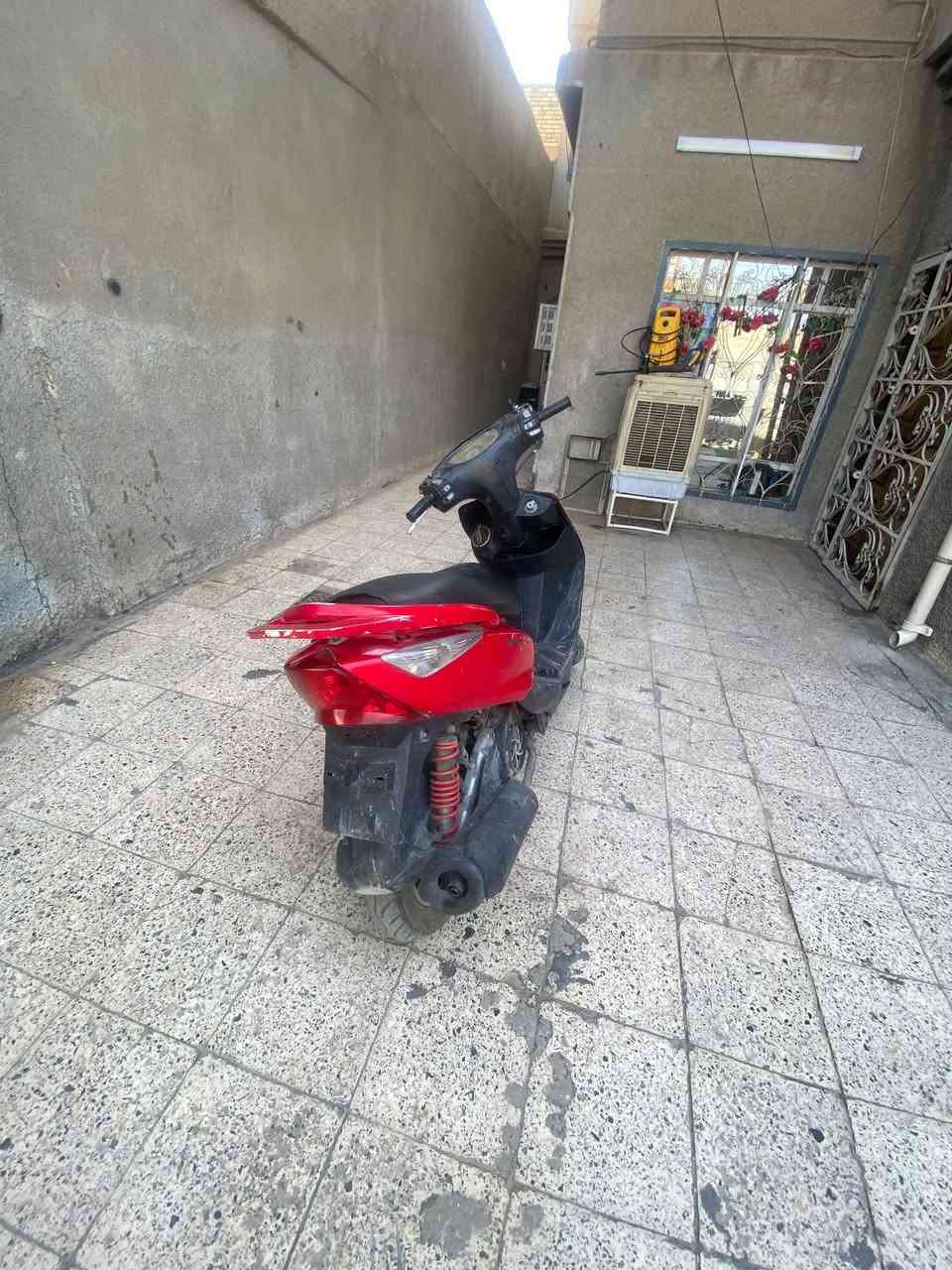السلام عليكم ثعلب للبيع دراجه كامله نكره سلف هندر شغال كفرات اصليه بلاديه صوره الكور كدامك بيها نقوصات بسيطه مثل يده مال ستاند مكسوره بس موجود وتكدر تصعدها وتك دبل ينضح واشاره خلفيه يمنه والعداد مال بانزين شغال بس مرات يشكل بس مال سرعه شغال الدراجه عليها ادامه ب٧٥ الف تنضيف غرفه كلجات وتبديل دهن يورل هولندي اصلي وتبديل خرز اصلي وقايش اصلي رياضي مال تفصيخ وراس بلك وسويت البريكات تبديل فج ودسكات وبنز ووايرات الدراجه كامله عل اخر حبايه مو نكره نص نكره بكل وقت مكاني دوره *********** سعرها ٣٧٥ قفل قفل قفل قفل قفل قفل
