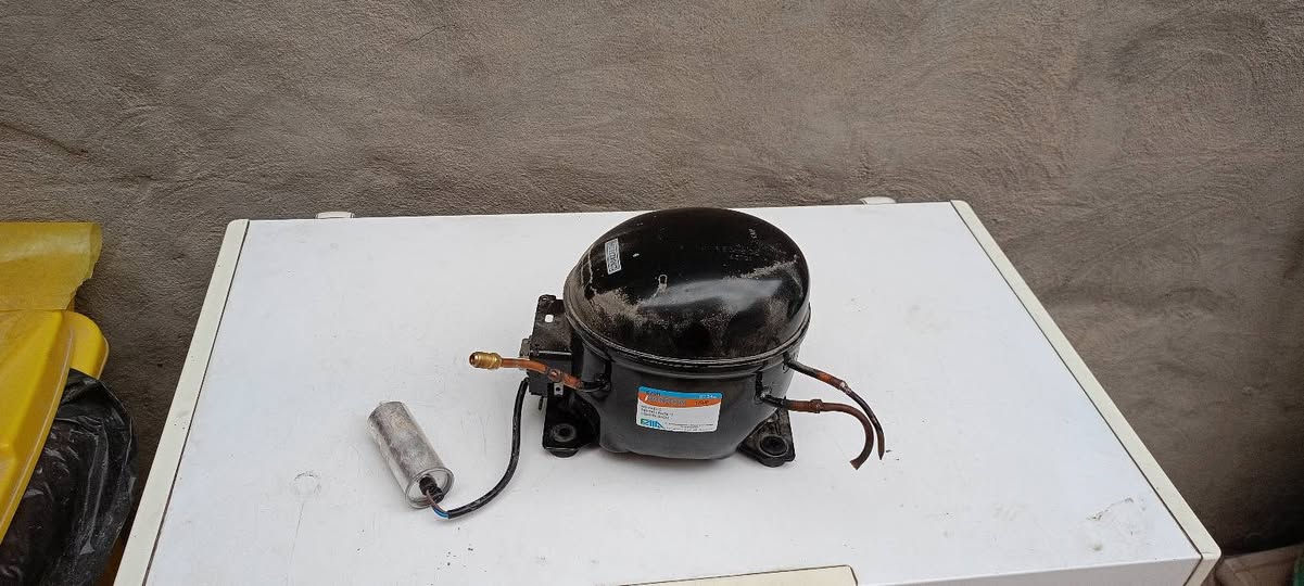 للبيع نضيفه بس بيها عطل الماطور ما بي شي سعرها 50 هذا رقمي ***********
