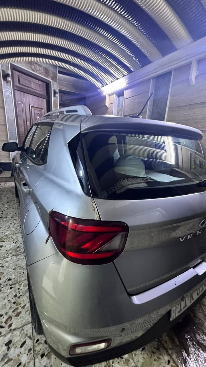 #هونداي_فينو
موديل 2024

#مرقمة_بغداد

  المواصفات 

 فتحه سقف (سلايت

داخل لونين 

شاشه كبيرة كامرة دوارة 

فول  تحكم ستيرن جهتين  

 ويل كروم

شاشة كبيرة كاربلي +اندرويد 

نظام انذار

مانع انزلاق

وضعيات قيادة  

رادار تحذير جانبي 

رادار خلفي

رادار امامي

تحديد مسار 

مكينة 1600 دبل نوزل 

السيارة بيها سونار 

 و السيارة جديدة والحادث خفيف صور الحادث مرفقة مع الصور 

السعر150 و بها مجال بسيط الاتصال *********** واتساب

📍المكان : بغداد _بغداد الجديدة
