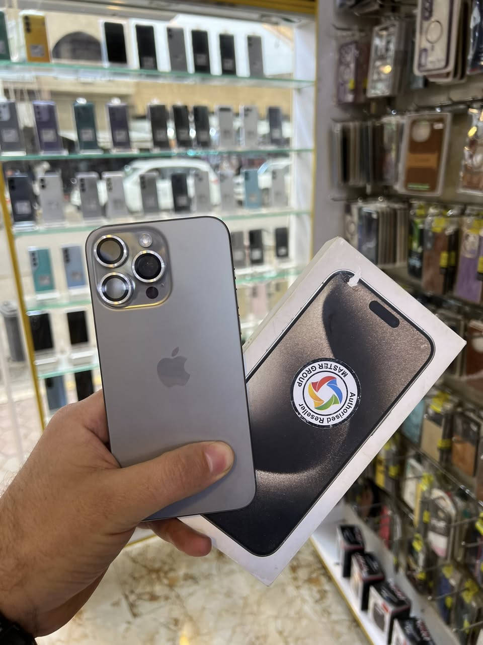 سلام عليكم 15 برو ماكس ذاكره 512 ماستر بطاريه 88 جهاز مكفول السعر مليون او 150اتصال‭0772 926 6986‬
