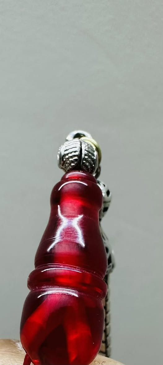 سلام عليكم ورحمة الله وبركاته
المسباح يخبل الله يشهد 

سندلوس الماني أنتيك لون ياقوتي جميل جدا 

خراطه مصر ثقب وثقب 

المسباح نضافه 100/100 لافطر ولاشخط ولا جويه 

51حبه الوزن 50 ستندر 

فواصل وكركوشه فضه قديم عيار 925 

***********
بغداد جميله شارع خير الله 

ماعندي توصيل تجي نضيفك و تاخذ من البيت 

سعر 250 الف قفل من الأخير
