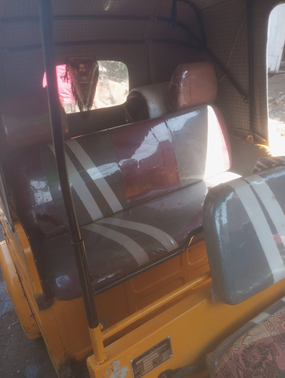 يالله السلام عليكم تكتك  نوعيه زيل موديل 18للبيع مكينه كلاجات جديد خير من الله كبل للشارع عوزه بس عمبار مال بريك بدون حادث بعدهي ع البلاد اصفر الون بسمنه مكاتبه اوراقه كامله مكانه كربلاء طوريج لاستفسار *********** اتصل وبيك خير وتدلل السعر 2مليون وبيه مجال للشراي
