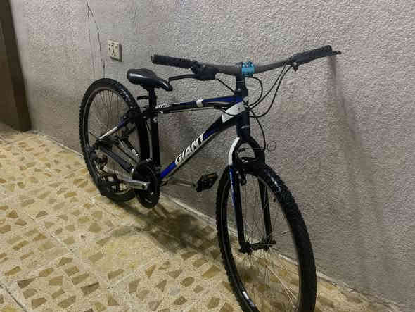 *توصيل كل المحافضات …
سلام عليكم 
بايسكل نوع جاينت صنع تايوان
حجم 26 
سستم شيمانو عقرب شيمانو تورني 
فقاسات بريك كلو شغال 
بدال امامي 3خلفي 8
وياله زوم طبقتين فحمي 
بايسكل ما متعوب او نضيف من كل شي ما مل بي اي قطعه 
160الف بي مجال قليل 
اسيا ***********توصيل موجود
