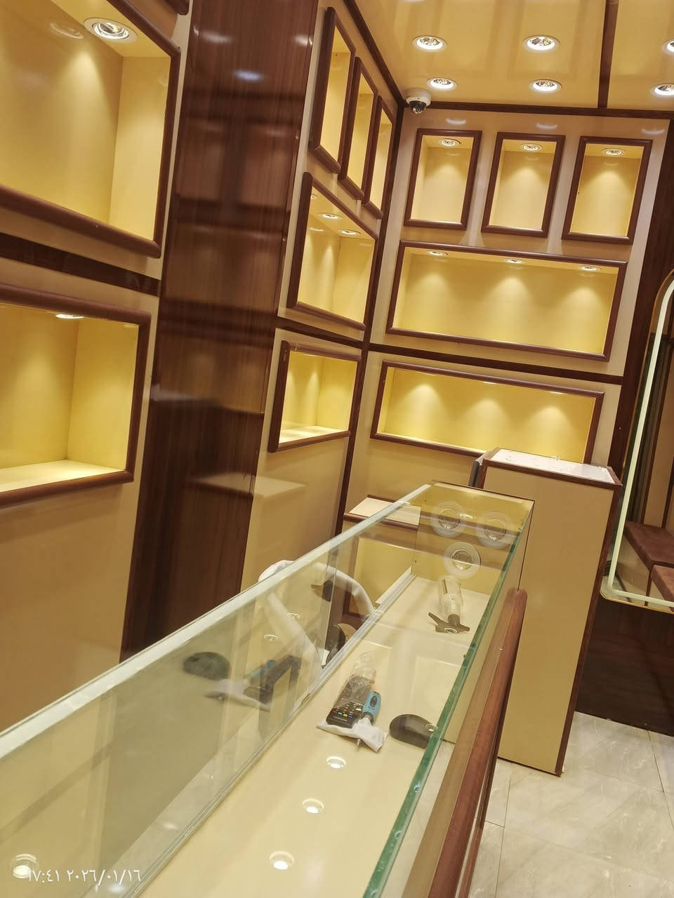 السلام عليكم. 
#فورمن_لديكور_والمطابخ
.عمل الرفوف و فاترينات.  لصيدليات والمجمعات. ومكاتب. الموبايلات. الحديثة

وايضا. عمل. #كاونترات. خشب HDF - MDF. مطابخ باحدث التصاميم. و عمل كابينات. كاونتر 👍
#بيع خشب الملون MDF 

العنوان. الديوانية. خلف الفرق الموسيقية
الفني. /  مثنى الزبيدي. 
 موبايل.
***********
