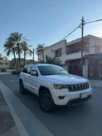 جيب كراند شيروكي لمتدد 2019 4x4 ماشية 24 الف مشتريه زيروا ع ايدي  ضرر ...