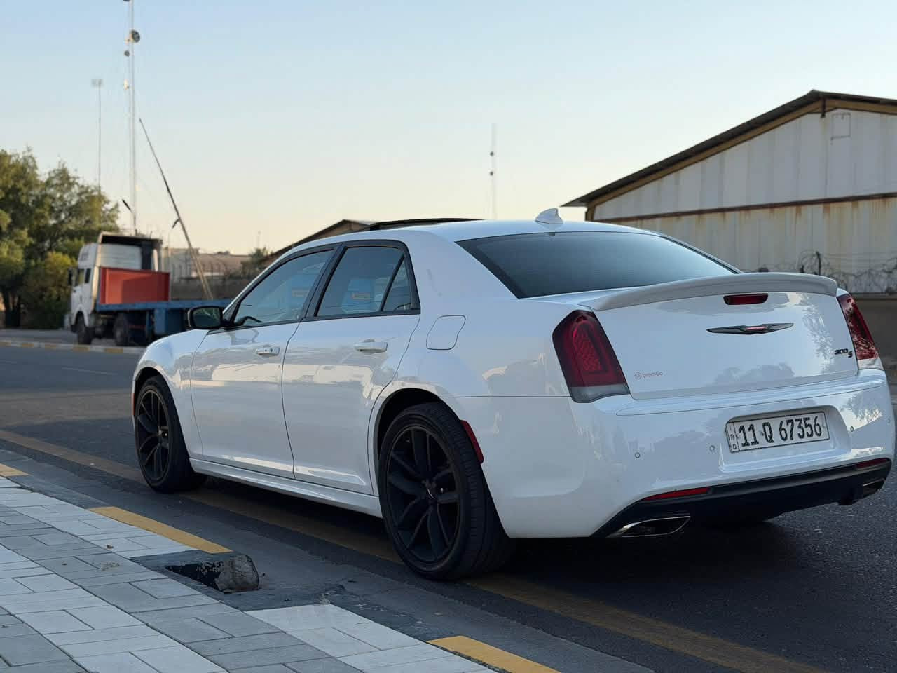 السلام عليكم
Chrysler 300s 5.7 V8
موديل 2022
23,000 mi ماشية 
المواصفات فول فول 
رادار امامي 
تحديد مسار
رادارات نقط عمياء 
حساسات امامية خلفية 
سقف بانوراما 
مرايات جانبية قلابة
برده خلفية بلادية
كشنات جلد تدفئة وتبريد 
كشنات كهرباء ميموري
نظام الصوت الپاين 
اكزوز رياضي بلادي 

بدون ايرباَك 
بيها صبغ دعامية امامية 
 وبداية الجاملغ الامامي شي جدا جدا قليل 
وحافه الجاملغ الخلفي التصير ويه الدعاميه شغله اصبعيين صبغ حتى يعتبر حاله حال التكحيل
راسلني ادزلك صور الحادث 
موقع السياره بغداد اليرموك 
***********
السعر 330$
