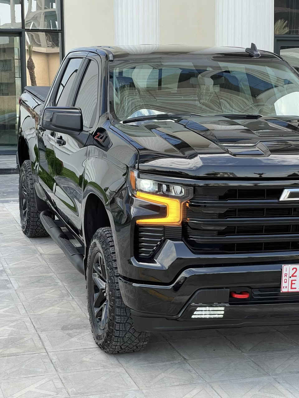 Chevrolet Silverado  trail boos 1500 Z71
* مكينە V8

* قوة ٤٢٠ حصان

* عزم قوي كلش

* جير ١٠ سرعات أوتوماتيك

* دبل 4x4

* نظام Z71 للأوف رود

* سسبنشن أوف رود

* شاصي قوي

* حماية تحت المكينة

* مساعد طلعات

* سحب تريلات قوي

* هوك سحب

* كامرة خلفية

* حساسات جدام وورى

* رادار

* تحذير مغادرة المسار

* فرملة طوارئ

* مثبت سرعة

* مثبت سرعة ذكي

* تشغيل بصمة

* ريموت ستارت

* دخول بدون مفتاح

* شاشة كبيرة

* أبل كار بلاي

* أندرويد أوتو

* بلوتوث

* شحن وايرلس

* USB و Type-C

* صوت Bose

* مقاعد جلد

* تبريد وتسخين مقاعد

* تدفئة سكان

* كراسي كهرباء

* ميموري للكراسی

* مرايات كهرباء وتسخين

* جامات كهرباء

* تايرات أوف رود

* شاشة عدادات ديجتل

* تبريد خلفي

* فتحات تكييف خلفية

* Airbags هواي

* ABS

* Traction Control

* Stabilitrak للتوازن

* مراقبة ضغط التايرات 

* كهرباء بالحوض الخلفي

* تانكي كبير

* صوت الـ V8 فخم

* قوي بالحمل والسحب

* مريح بالطريق الطويل

***********📞

***********
