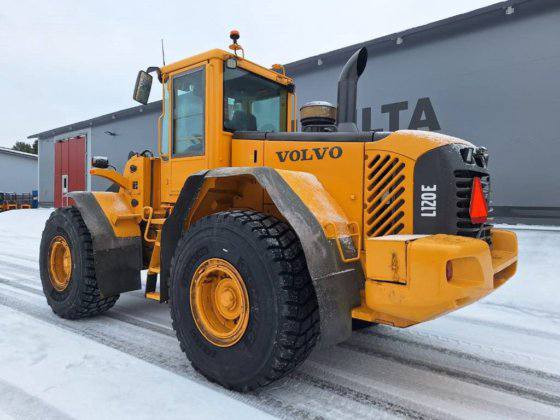 Volvo L120E
سنة التصنيع 2003
عدد ساعات العمل 18000
الشفل مكفول من الاعطال الميكانيكيه والكهربائيه 
موقع الشفل اوربا 
يكون التوصيل 30 يوم بعد الاتفاق 
السعر 33000$
للاستفسار التواصل خاص او واتس اب 
+31657116376


**إذا كنت صاحب هذا الإعلان وتريد حذفه لأي سبب، رجاءا أرسل رسالة إلى الدعم الفني**