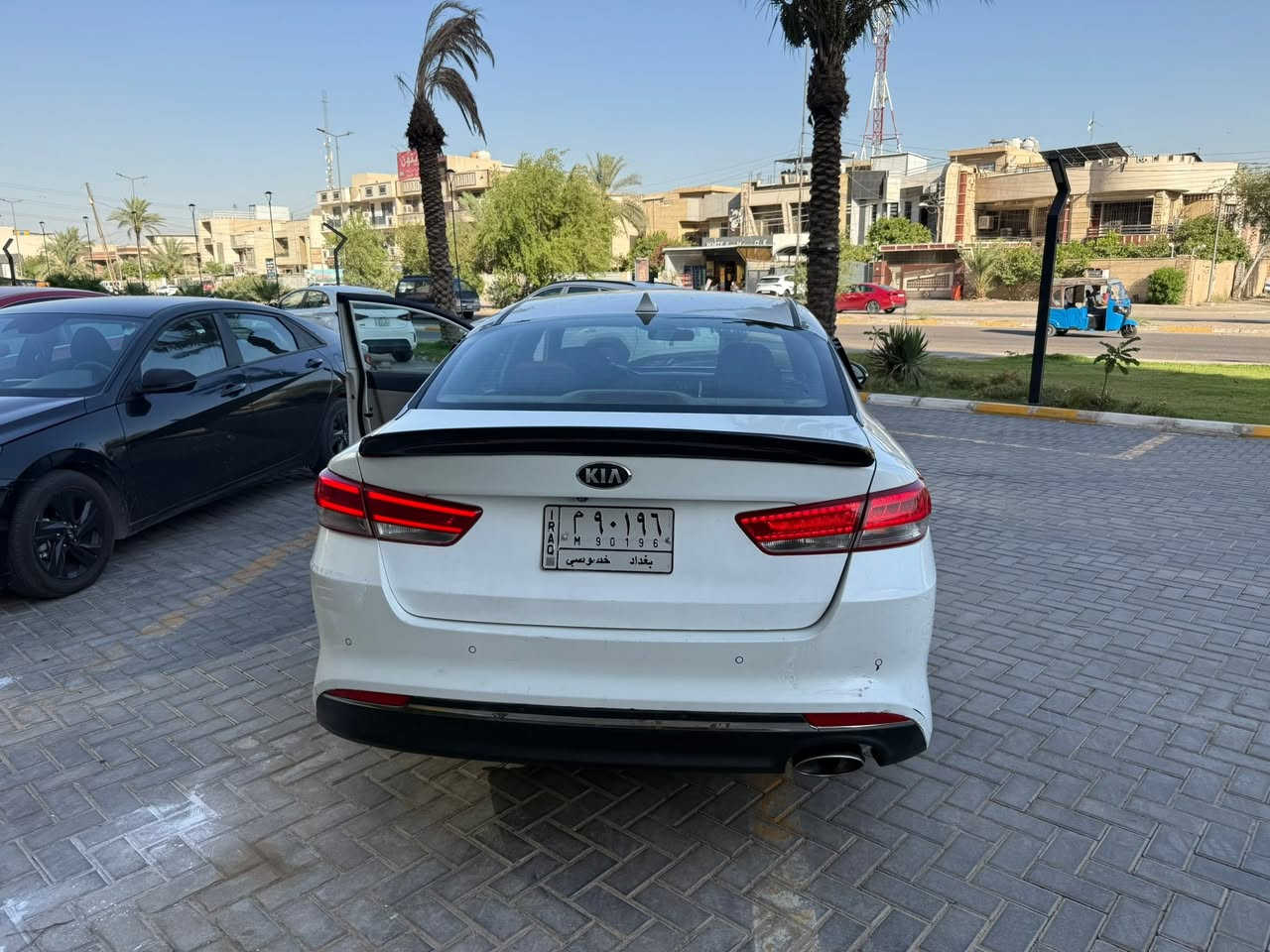 السلام عليكم
كيا اوبتما 2018 
وارد امريكي حادثها جاملغ بدون دواخل سياره حاليا مصبوغه حزام اثر طخات سطحيه بدون داخل 
سياره جاهزه بدون نقص تبريد ثلج 
محرك 2400
بصمه 
شاشه
كأمره 
تحكم استيرن 
رادار 
مكانها بغداد حي الحهاد 
السعر 105 بيها مجال 
للاستفسار 
***********
