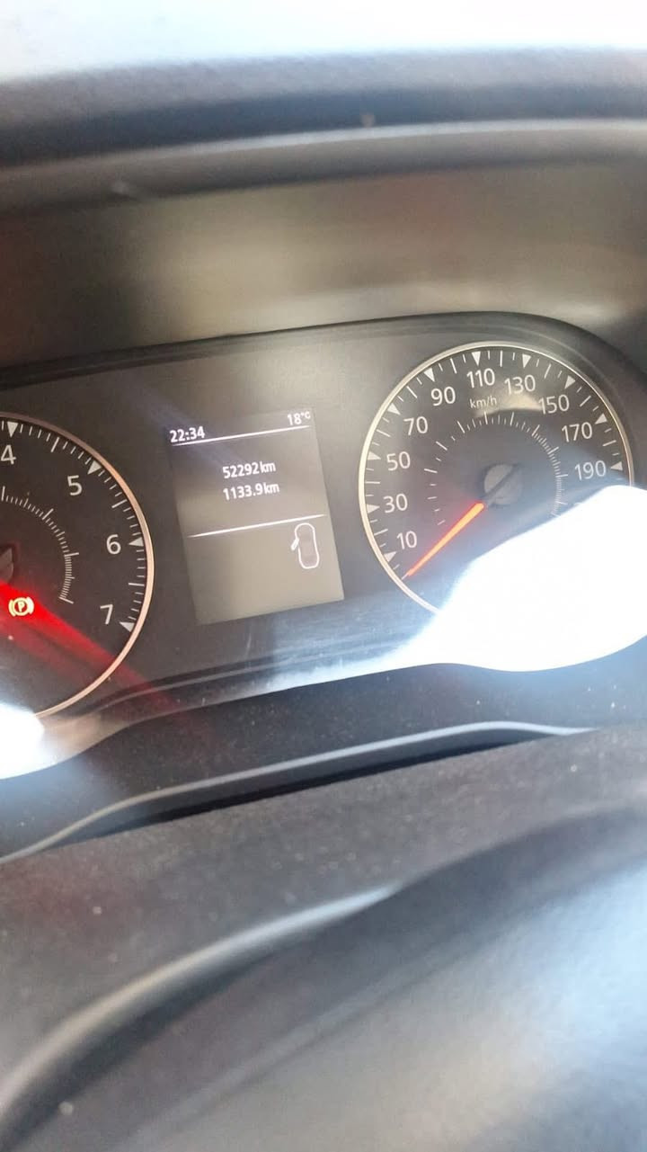 رينو داستر فرنسي  2021
ماشية 52,000 كيلو 
مكفوله محرك وكير 
كير أربع سرعات
محرك سعة 2000cc
اربعه سلندر 
استلام من الشركه 
صيانتها وتبديلات زيت المحرك من الشركه 
البطاريه  والاطارات جديده 
تدفئة تبريد 
قياس الاطارات  16
لون ابيض
كاميرا خلفيه 
حساسات خلفيه 
شاشه اندرويد
مكان السياره بغداد
للاستفسار ***********
