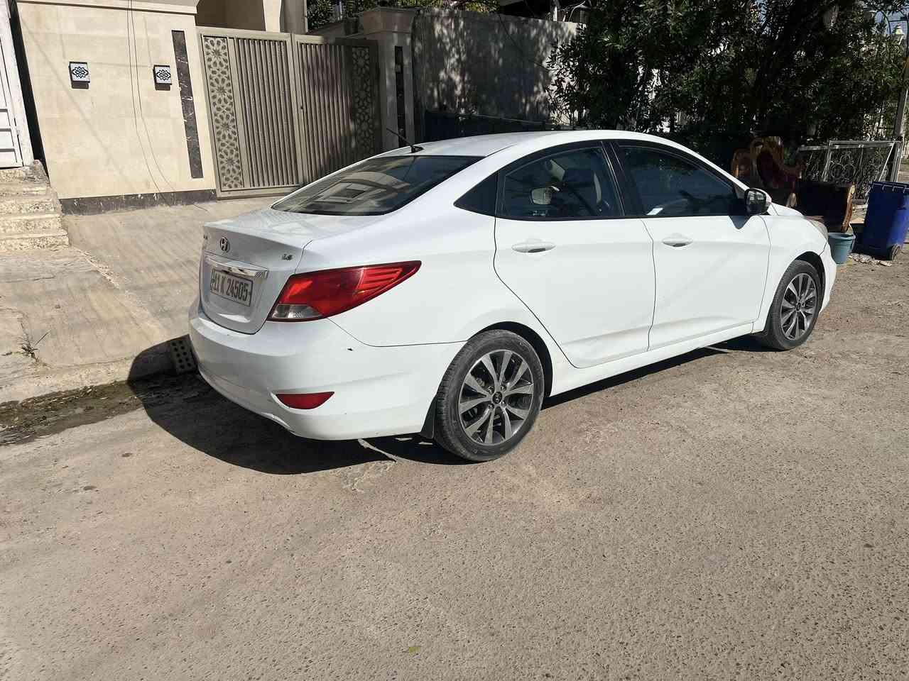 السلام عليكم للبيع هونداي اكسنت خليجي محرك دوش موديل 2016 فول فتحه تحكمات ستيرن شاشه بيهة شبر صبغ بلدوسه وطخات قليله معدله بارد كير محرك تبريد مكفولات سعر 115 وبيهة مجال رقم بغداد بسمي رقم / *********** مكان السياره بغداد المشتل
