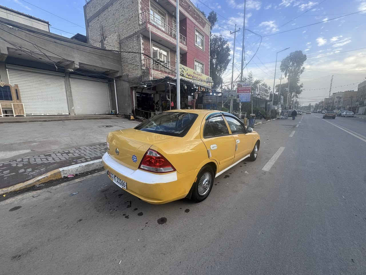 نيسان سني ٢٠١٢ قبغ ابيض 
رقم مكرر شبه مميز 
بيه طختين  جاملغ خلف السائق 
٢ باب خلف السائق
***********
مكاني الاعظميه باسمي مصفره هيئه وغرامه 
السعر ٩٣ بيه مجال قليلل حك الجيه
