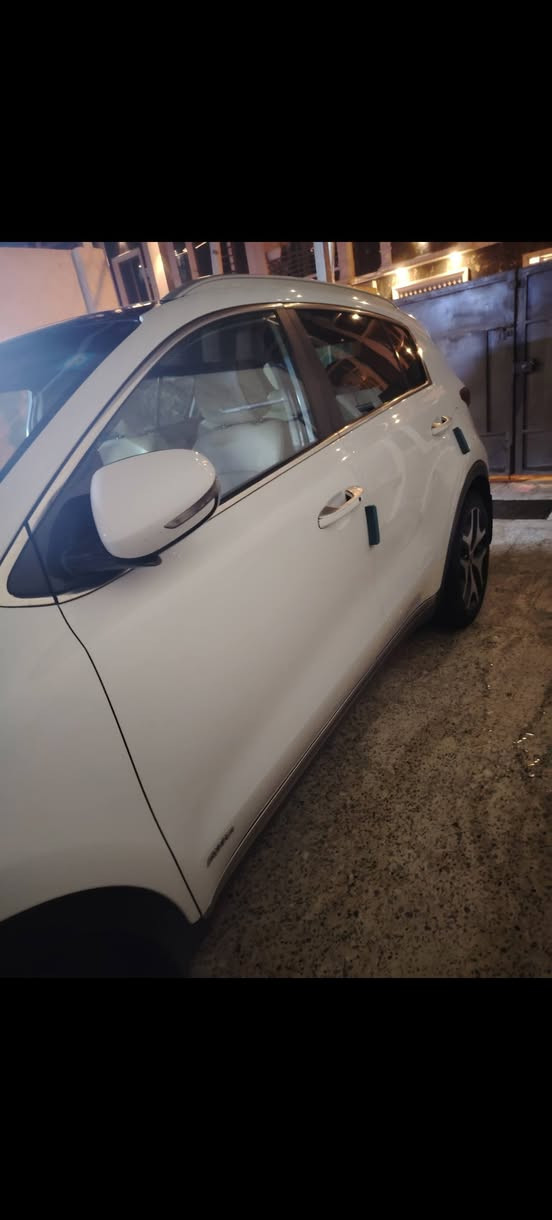 السلام عليكم 
كيا سبورتج 2016 خليجي محرك 2400 المرغوب
                 Kia Sportage GT Line
 فور ويل دفع رباعي
نضام صعود منحدرات 
 شاشة اعطال 
 سستم صوت JBL بلادي 
بصمة + بصمة أبواب  
 شحن لاسلكي 
 هاندبريك دكمة
 سقف بنراما 
 كشنات جلد 
 
✅ تحكم ستيرن 3 انضمة ( سبورت ايكو نورمال )
✅ مري شفط مع نضام الترحيب و أشاير بالمري 
✅ تبريد قطعين  
✅ شاشة كامره 
✅ رادار امامي خلفي جوانب ( مانع اصطدام )
✅ كروز مثبت سرعة 
✅ تحكم ستيرن كامل ( فول تحكم )
✅ شاحن واير ليس منافذ UPS امامية وخلفية 
✅ لايتات زنون + كشافات ضباب 
✅ مانع انزلاق
سيارة كلش نظيفه مال بيت
والسعر هم حلو 
بغداد الاعظمية ***********
فقط انتصال
