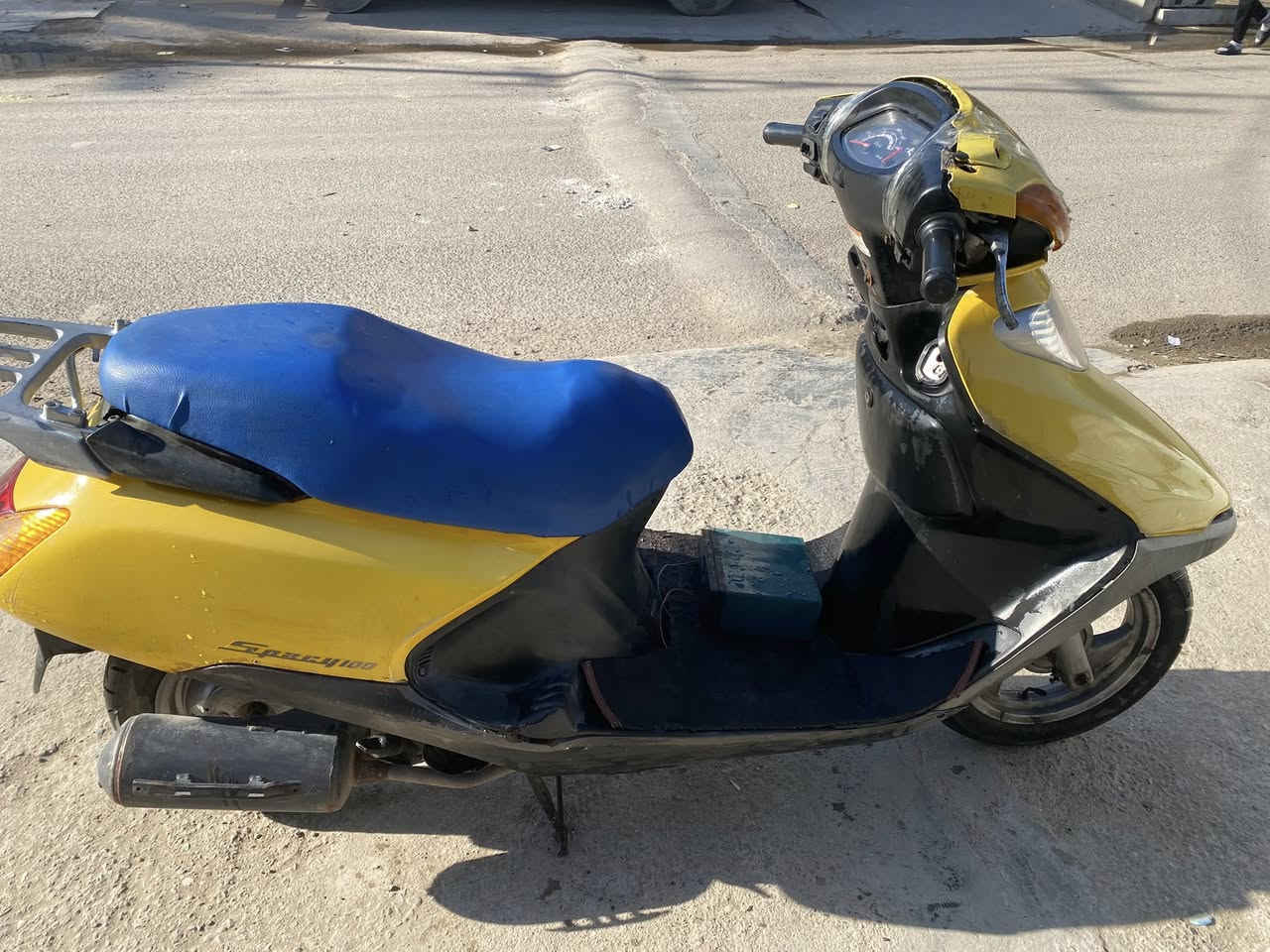 سلام عليكم دراجه سبيسي محركة خير من الله ودراجه واضحه بل صور لا تخبر وتكلي شبيهة عوزهة بس باتري سعر 300 الف الاتصال ***********مكان مدينه الصدر
