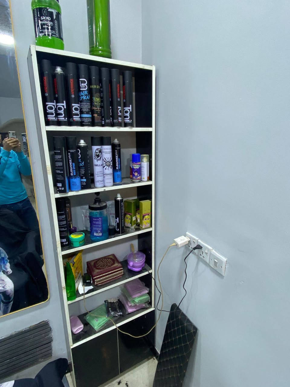 السلام عليكم غراض حلاقه للبيع نظيفات جدا للاستفسار ***********
