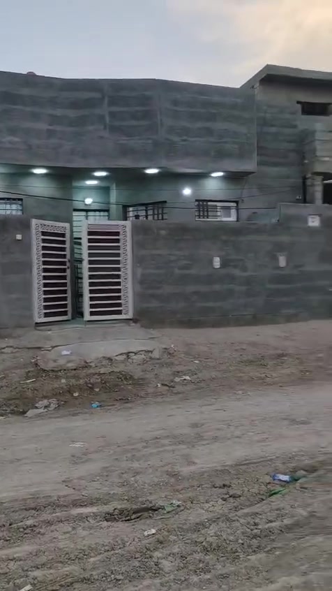 🏠 دار للبيع 100 مربع طابق ونص 
بغداد / سبع البور 
 (بناء 2025)
لكل من يبحث عن موقع حيوي وسند قانوني مضمون، بيت للبيع بمواصفات ممتازة: 

⚖️ نوع السند: طابو ملك صرف (تحويل مباشر في طابو الكاظمية المقدسة).
📍 الموقع المتميز: مقابل ساحة مباشرة وقرب مدرسة الفارابي (كما هو موضح في التصوير).

تفاصيل العقار:

المساحة: 100 متر مربع (أبعاد 10م × 10م).

سنة البناء: 2025 (جديد).

الحالة: البيت كامل مكمل (نقص أرضية فقط).

الاستثمار: البيت مؤجر حالياً بـ 250 ألف دينار شهرياً، استثمار جاهز وعائد مضمون.

💰 السعر: 50 مليون دينار عراقي (قابل للتفاوض).

📽️ التفاصيل: شاهد الفيديو المرفق للاطلاع على الموقع العام للساحة والمدرسة والتقسيم الداخلي للبيت.

📞 للتواصل والاستفسار:
الاتصال على: ***********
