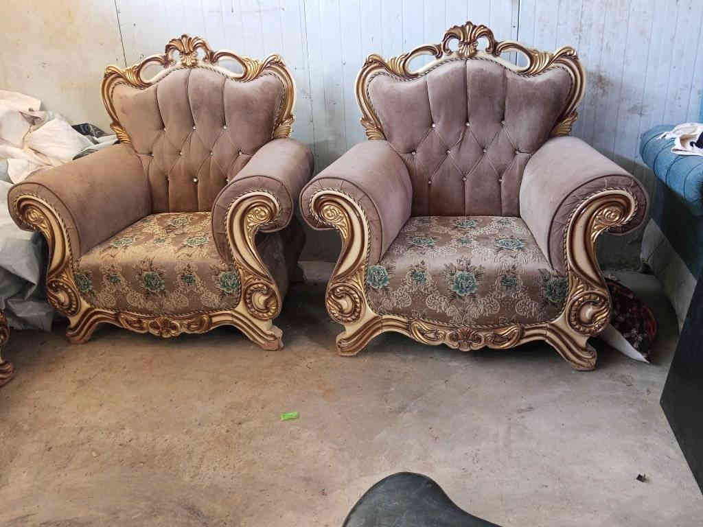 سلام عليكم تخامه تركي عشر مقاعد وثاني 8 مقاعد نضيفات مكاني بغداد مدينة صدر***********
