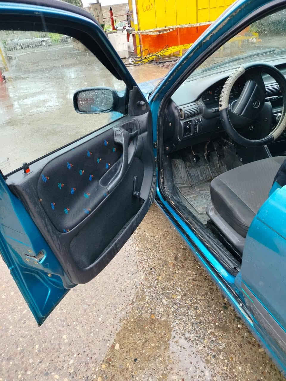 استره موديل 92 بسمنا لاصرف ولانفخ ستيرن بور قفل مركزي مطوز سقف بدون قطرة معجون وجاملغات خلف ولباقي بتون صبغ شرط التحويل اسعر ٤٥ الهاتف ***********  / *********** موصل أيسر
