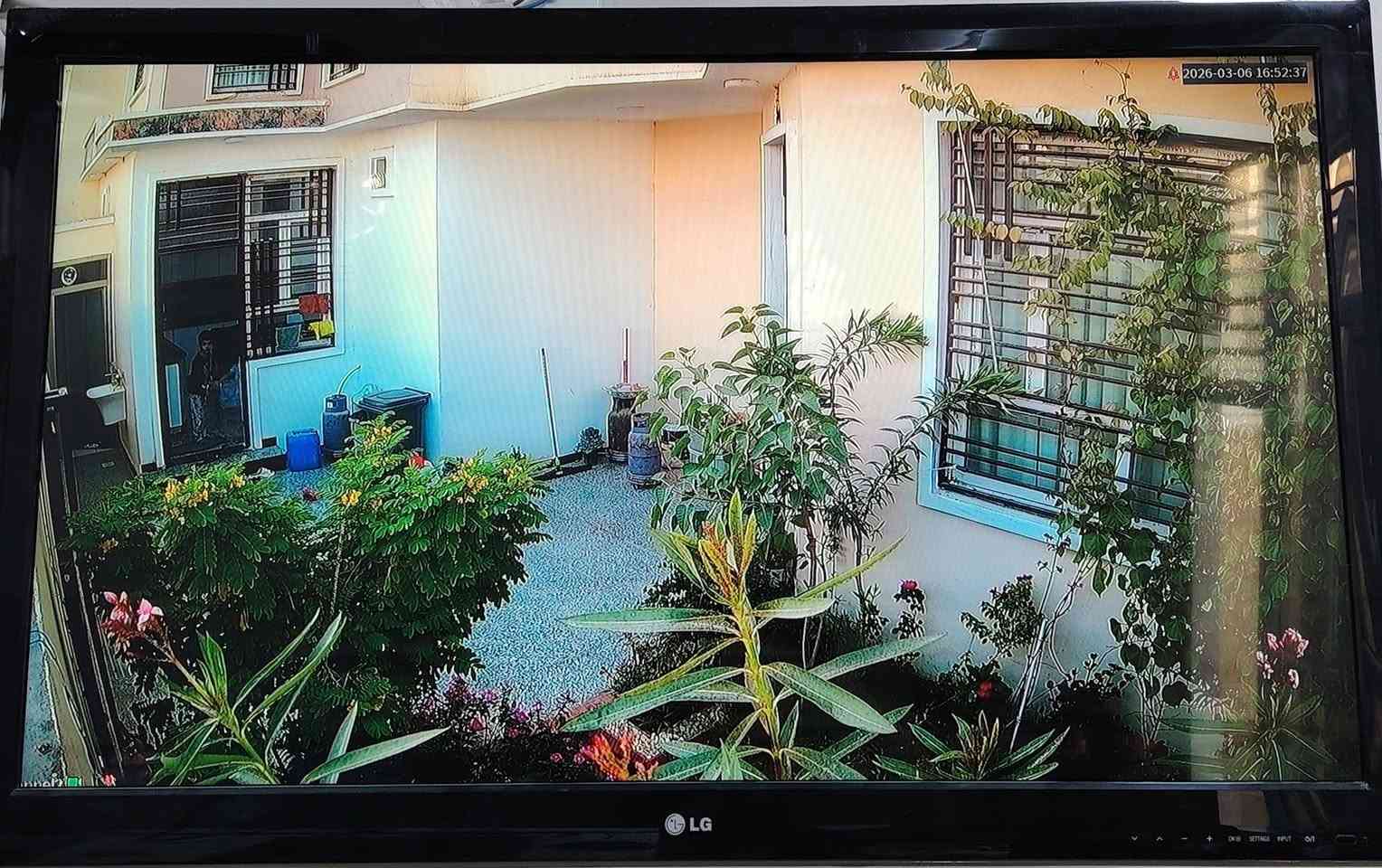 موقع عمل رقم 098
♦️تم تأمين احد المنازل في الناصرية / مجمع التقاعد
♦️بمنظومة كاميرات مراقبة  عدد (2)  dahua
                           🔸شعارنا🔸
#جودة_العمل▪️ #سرعة_الانجاز▪️ #اتقان_التنفيذ
--------------------------------------
                نتابع معكم جودة ما نقدمة لكم
                           تفاصيل العمل :-
♦️ منظومة كاميرات مراقبة analog من Dahua Technology 

♦️ كاميرات مراقبة عدد ( 2 ) دقة وضوح 5MP 

♦️ جهاز تسجيل 4ch 5MP Xvr 

♦️ طريقة التسليك ⬅️  دفن مخفي ➡️

♦️ الانهاءات ⬅️  بوكسات بلاستك ➡️

♦️ تقنية التصوير الملون full color  ٤ لدات

♦️ الكاميرات بزاوية رؤية 2.8mm تدعم تسجيل الصوت

♦️ تم تجهيز مواد العمل من " شركة المشكاة " 

♦️ تم ربط الكاميرات علئ الهاتف والمشاهدة عن بعد
---------------------------------------
مستعدين لتنفيذ المنظومات ادناة

♦️منظومات كاميرات المراقبة CCTV 
♦️منظومات الإنترنت Network System
♦️منظومات الصوت Sound System
♦️منظومة الانذار المبكر عن الحريق Fire Alarm 

---------------------------------------
من اجل خلق مجتمع امن وذكي وللحد من الجرائم وعمليات السرقة وتوفير حماية للممتلكات الخاصة والعامة
               ((((في محافظة ذي قار - الناصرية ))))) 
مستعدين لتنصيب وصيانة كاميرات المراقبة في ( المنازل / المحال التجارية / الشركات / المدارس / المشاريع / المعامل / الدوائر الحكومية )
بوجود كادر هندسي وفني احترافي متخصص وبأسعار مناسبة

متمرسين علئ كافة انواع الكاميرات نظام ip + انلوك
( Dahua /Hikvision / Aswar / XVision / HiLook / Unv /ezviz / Axsis/ Samsung / tindy)

1)تنصيب وبرمجة وصيانة كاميرات ip + انلوك
2)تنصيب وبرمجة وصيانة وتحديث  اجهزة NVR + DVR
3) برمجة ونصب الكاميرات المتحركة PTZ
4) برمجة ونصب كاميرات ال WiFi وربطها علئ الهاتف
5)نصب وبرمجة كاميرات التقاط ارقام السيارات ANPR
6) برمجة وادارة ستورجات الخزن  وسستمة المنظومات والمشاريع الكبيرة 
7) برمجة النانوات وربطها لنقل صورة الكاميرات لمسافات بعيدة P2P
8)تأسيس وتسليك وتفييش جميع انواع الكيبلات RG45 و BNC وبكافة الطرق ( ترانك / بوري / فلكسيبل / دفن / ظاهري) 

للتواصل معنا :
فيس بوك : القمة لتنصيب وصيانة كاميرات المراقبة
واتساب : ***********
انستكرام : alqama.97

-------------------------------
 #القمة_لكاميرات_المراقبة #cctv_iraq #cctv_camera_installing #تنصيب_كامرات #كاميرات_مراقبة_منازل #كاميرات #كاميرات_المراقبة #كاميرات_متحركة #كاميرات #فني_كاميرات_مراقبة #dahua #dahuatechnology #dahuamena #hikvision #hikvisioncctv #hikvision_cctv
#Aswar #unv #العراق #الناصريه #ذي_قار #شارع_الامام_علي #حي_الشهداء #جا_غير_هي_الناصرية #جا_غير_احنه_ولد_الناصريه #الناصرية_الان #تركيب_كاميرات_مراقبة
الكهف لكاميرات المراقبة وشبكات الإنترنت 4K Dahua Technology MENA Technology MENA هيثم عباس Hikvision ركن التقنية للحلول التكنولوجية ***********  ***********  احمد حليوه   Hilook Distributor in Iraq 4K هيثم عباس Hikvision 
Dahua Technology MENA Dahua Technology Dahua CCTV Dahua Technology Saudi ركن التقنية للحلول التكنولوجية *********** Hikvision هيكفجن ذي قار - Hikvision Thi Qar Hilook Distributor in Iraq Ezviz Distributor in lraq EZVIZ Aswar Aswar Academy شركة رؤيا بابل للحلول الأمنية شركة شمس المعرفة TAT شركة زهرة التوليب شركة الليث ذ.م.م شركة الشذر لكاميرات المراقبة و انظمة الحماية نظرتي للحلول الامنية المكاملة  شركة المشكاة شركة ارسال للإتصالات وكاميرات المراقبة
