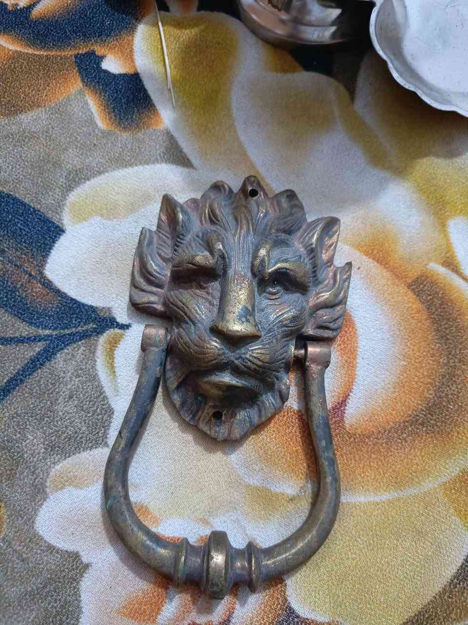 نحاس وصفر انتيك مثل ما موضح بل صور 
 مامتواجد فيس رقم ‏‪***********‬‏
