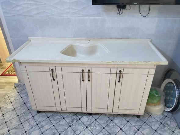 سلام عليكم
كونتر خشب نضيف
يحتوي على ٦ قطع +  سنك
سعر ٤٠٠ بي مجال ***********
