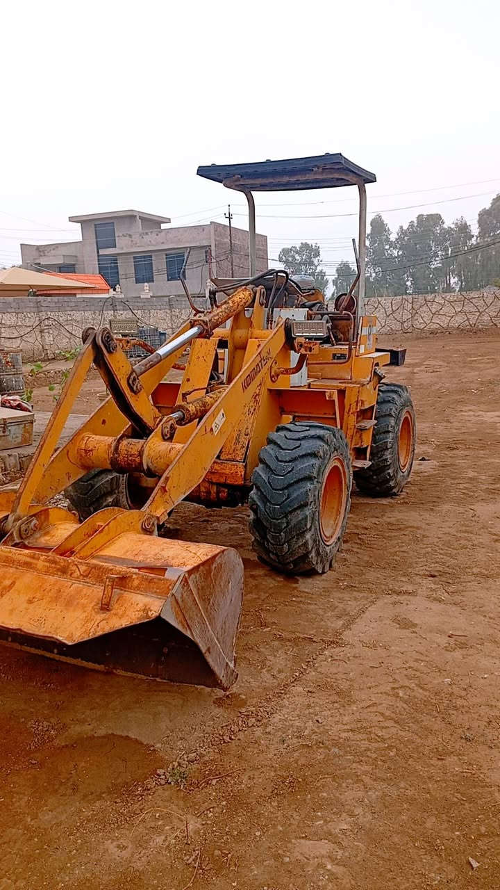 سلام عليكم شفل للبيع حجم 50 كاموتسو سنوية بأسمي رقم بغداد سنوية جديدة شفل جاهز بي محرك كمنز 102 تخم تاير السعر 80 ورقة بي مجال بغداد الدورة
***********
