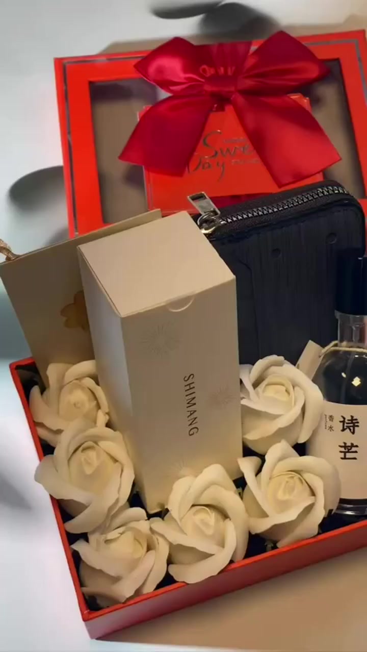 ✨ بوكس رجالي أنيق وفخم ✨🖤
للي يحب الذوق الراقي والتفاصيل المرتبة 👌

🔥 عطر رجالي برائحة ثابتة وجذابة يخلي حضوره ما ينوصف
👝 محفظة نقود رجالي عملية وأنيقة تكمل الإطلالة بكل فخامة

🎁 هدية مثالية لعيد الحب، عيد ميلاد أو أي مناسبة مميزة
دلليه بهدية تعبر عن اهتمامك وتخلي كل ما يستخدمها يتذكرك ❤️
💼✨ لأن الرجل الأنيق يستاهل 
بوكس يليق بيه ✨
#بوكس_هدايا #ترند
#منتجات
#العراق 
#UniqueProductDesign


**إذا كنت صاحب هذا الإعلان وتريد حذفه لأي سبب، رجاءا أرسل رسالة إلى الدعم الفني**