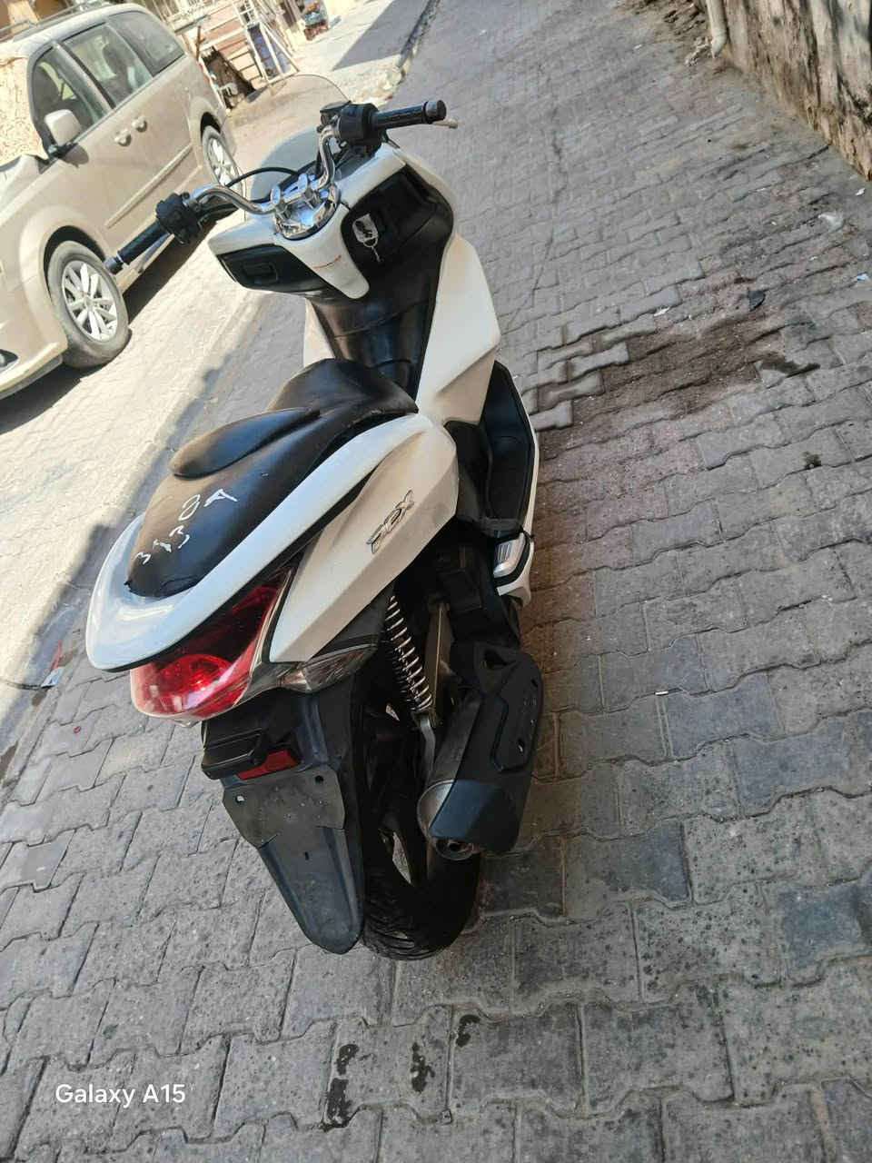 سلام عليكم PCX جيل اول 

#ياباني_أصلي 

#كفاله_عامه 

#لاتبخير لاتنقيص شلعه معدل خير من الله 

#كفرات بلاديه الدراجه جديده بلاديه 

#برغي ممفتوح بيهه 

#جيب فيتر تعال بشرط تاخذهه من باب البيت 

#حساسات كله شغاله حرف( A )

#السعر( مليون و٤٠٠ وبيه مجال 

#بغداد_الكرخ 

 #تصال  ***********

#وتساب موجود.نفس الرقم بغداد, العراق
