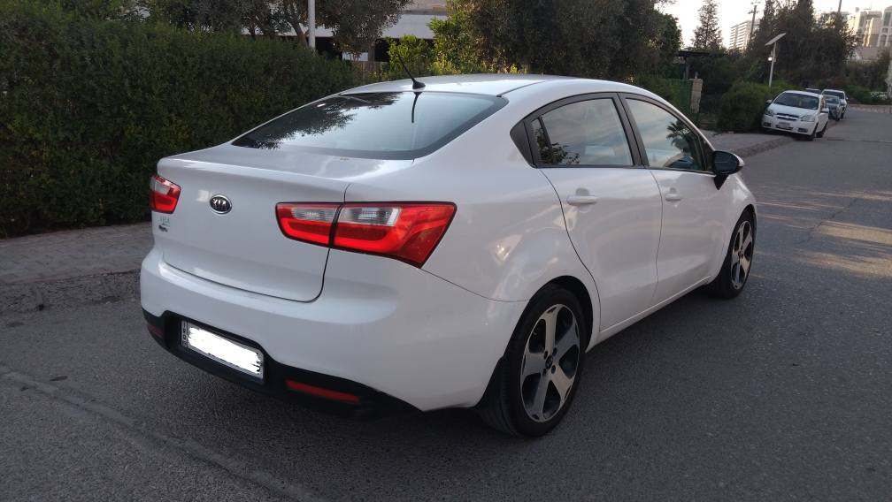 كيا ريو 2012  خليجي لون أبيض
مواصفات وسط
محرك ١٦٠٠ دوش
كير At 
تحكم ستيرن جهتين 
اشاير بالمري
مري شفط 
نظام Eco إقتصادي
كير مكينة تبريد كهربا كلو تمام
بيها قطعة صبغ نصف باب السائق
شوي بارد بالصفحة الثانية 
بدون دواخل 
موجود ورقة فحص سونار
تخم تواير نظيف
غرفة و فرش نظيف
رقم أربيل جديد
سنوية 2027
فحص و هزة ناجح 97% جديد 2026
السعر 94 بيها مجال شوي
السيارة جاهزة و تحويل تاني يوم

الشراي يتصل او واتس ***********
0️⃣7️⃣7️⃣7️⃣7️⃣4️⃣1️⃣3️⃣7️⃣5️⃣4️⃣
العنوان أربيل 
مكلف بالنشر أربيل, العراق
