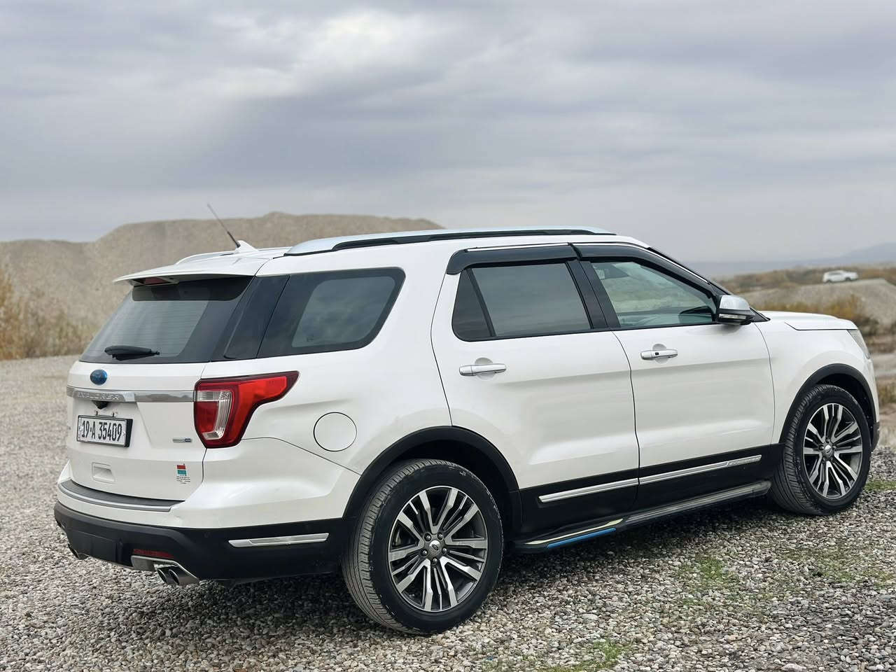 فورد اكسبلور 2018 ماشية 81 الف محرك 3500 مواصفات بلاتينيوم اعلى فيئة بالفورد قيادة ذاتية كشنات تبريد و تدفئة استيرن و كشن خزن ميموري بنوراما باب خلفي جك 
زجاج امامي من يمطر ماسحات يشتغل اوتو كشنات خلفي كهربائي  استيرن هيتر  تشغيل عن بعد ابوابات بصمة بعد اهواي مواصفات بيه  بصمات اثنيناته موجودة 

السيارة بيه جاملغ امامي الأيمن كلير فقط بسبب شخط شرط فحص 
السيارة بسمي تحويل وكالة مضمون  عنوان قضاء كلار تابع سليمانية 
السعر 223 
***********

ملاحضة عندي فيديؤ كامل للسيارة
