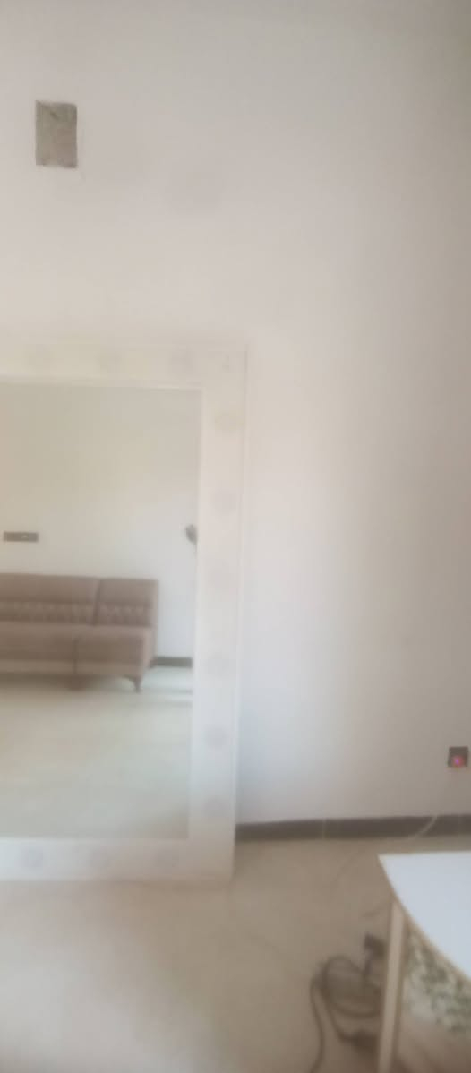 مرايا البيع قياس ٢٠٠*130عدد ثنين سعر اوحده ٨٠ وبي ***********
