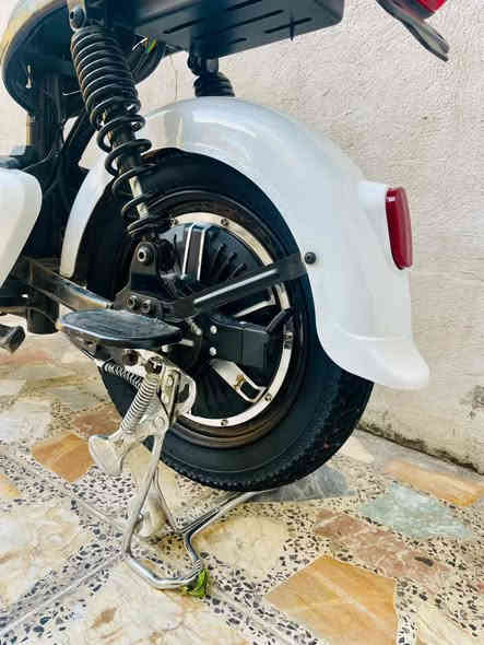 سلام عليكم 
لبيع دراجه شحن حجم 14 الدراجه جديده كهربائيات كله شغاله اشاير سكن لايت بصمات 2 بريكات جديده استاند تلفون     
السعر 260الف وبي مجال 
اتصال ***********
