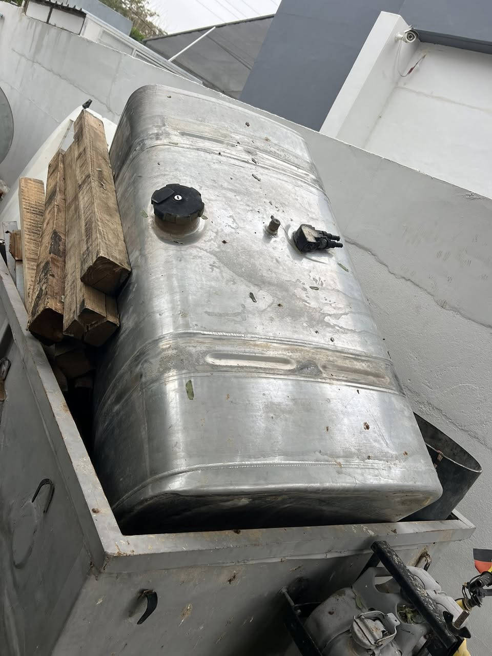 سلاو هاوريان 
ئادبلو بةكاملي 
600ليتري بيلاد 
550ليتري بيلاد 
450ليتري بيلاد 
بوفروشتن 
***********
