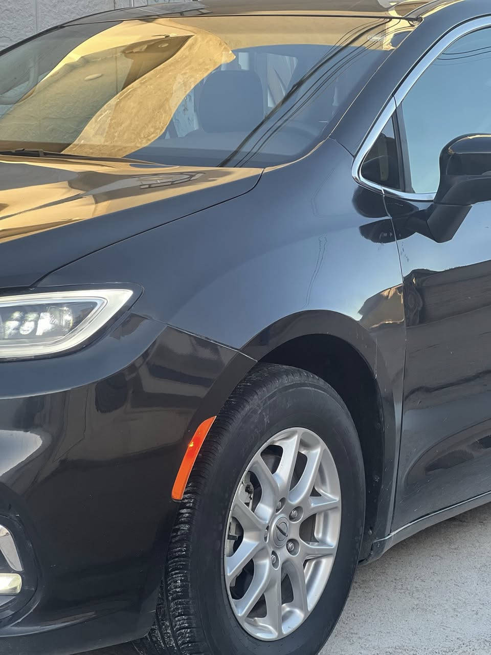 سلام عليكم
للبيع كرايسلر باسيفيكا 2023
لون السياره : اسود 
لوحه السياره : اربيل خصوصي 
عددالمسافه:44 الف ميل
عدد الركاب :7
 
مواصفات السياره 
فوووول عدا بنوراما
بصمة تشغيل وابواب 
تشغيل عن بعد 
أبواب كهرباء 
صندوق كهربائي 
شاشه كبيره + تدعم نظام ابل كاربلي 
كشنات الاماميه كهرباء + تدفئة وتبريد 
ستيرن تدفئه 
رادار جانبي وخلفي 
السياره جديده ونظيفه وماتحتاج مصرف. سياره مال بيت وما مشتغله خط 
ضرر السياره قطعتين جاملغ وبوند جهة السايق. واكو ملاحضه صبغ ع باب النفر في الاسفل
سعر السياره 215 وبيها مجال 
مكان السياره دهوك قضاء الشيخان 
***********
