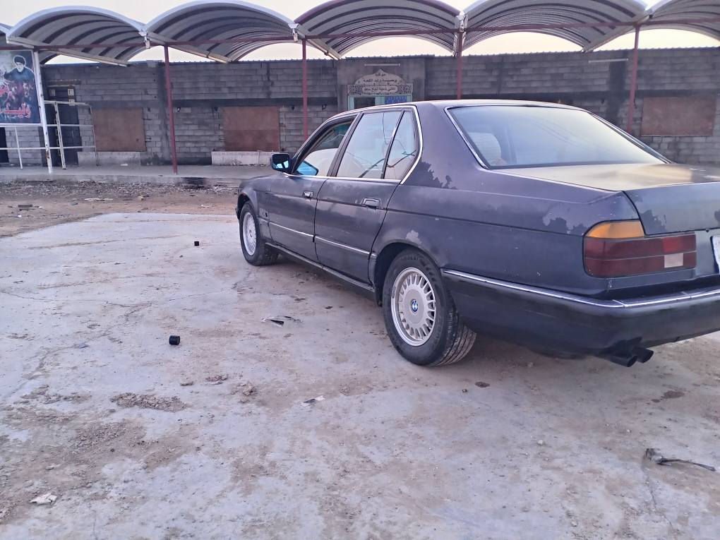 السلام عليكم 735موديل 1992 رقم بغداد تحويل مباشر مكينه كير مكفولات صدر امامي خلفي جديدمبدله تخم تاير جديد كهربائيات شغاله وبلاديه مكفوله من الظربه تبريد شغاله غرفتها حلوه ترايها يخبل السعر 32وبيها مجال اخوان اني مكلف بلنشر والله هاذ رقم راعيها ***********
